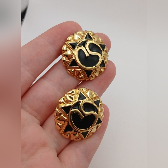St John Gold & Black Clip On Earrings - Picture 11 of 11